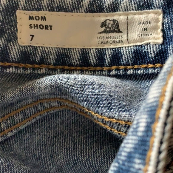 Bullhead Denim Co. Mom Short Shorts High Rise - Picture 7 of 8